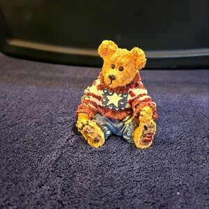 Boyds Bears Figurine with Star Sweater. New condition.
